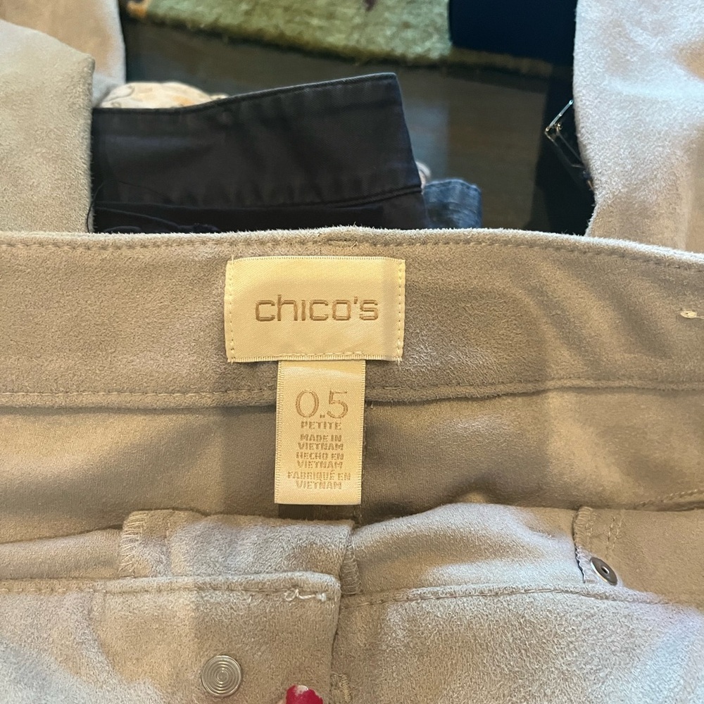 NWOT Chicos faux suede pants - Picture 4 of 4